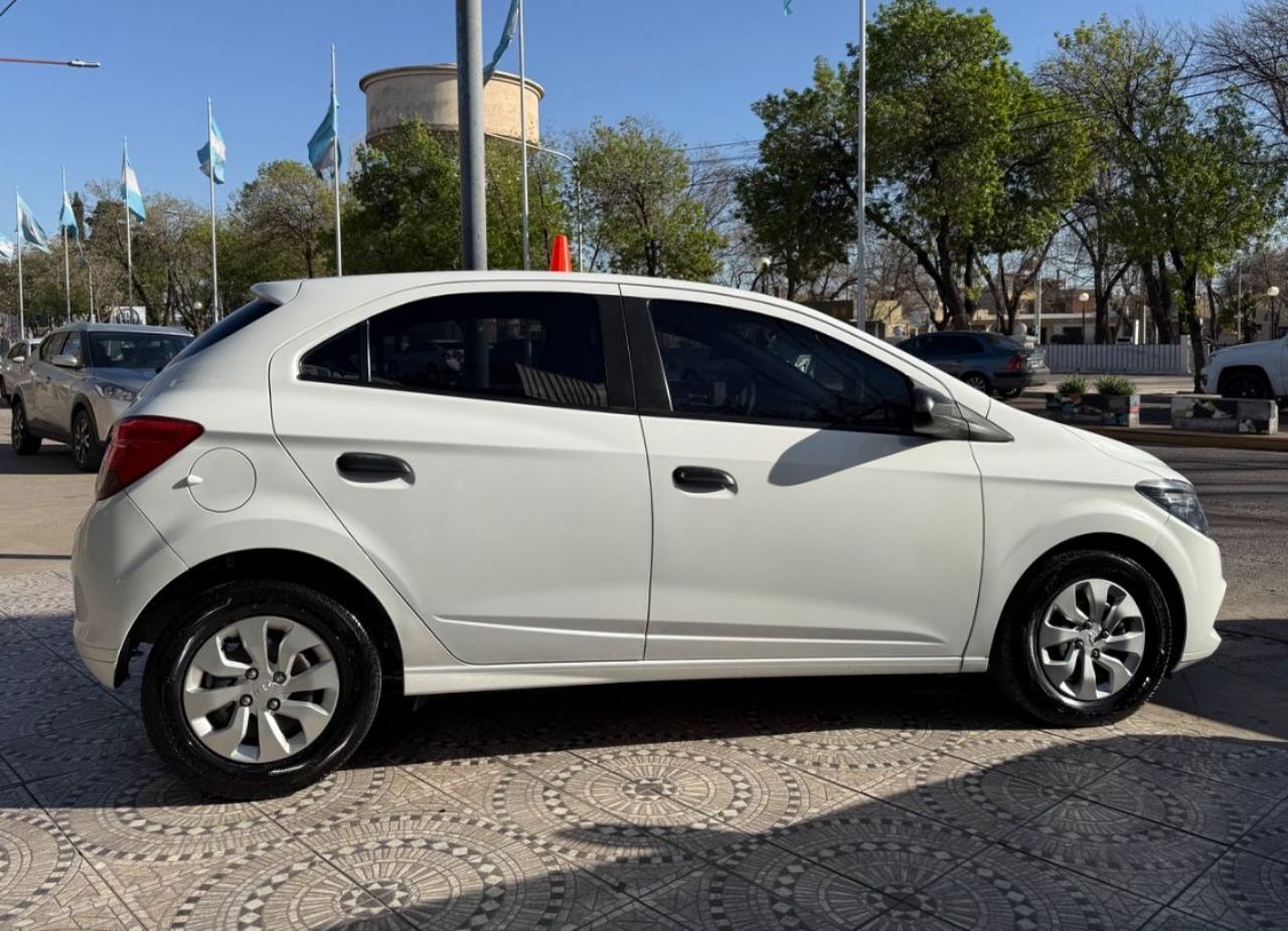 Chevrolet Onix Usado Financiado en Mendoza, deRuedas