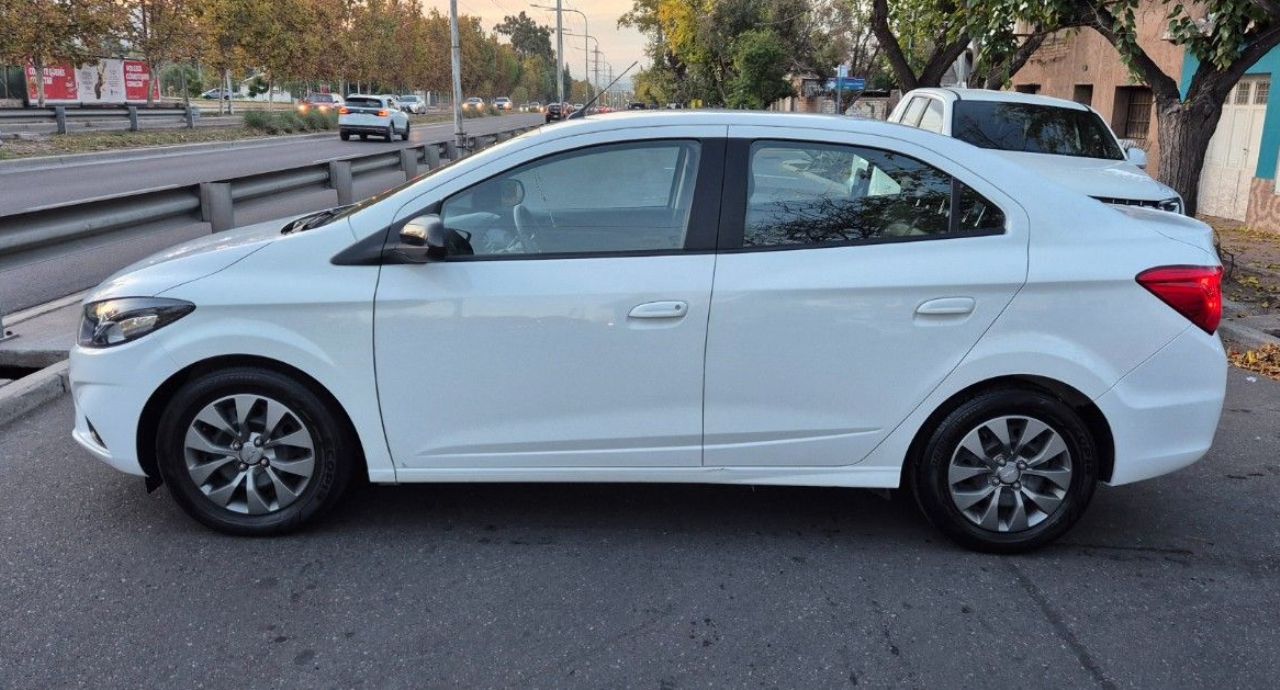 Chevrolet Onix Usado Financiado en Mendoza, deRuedas
