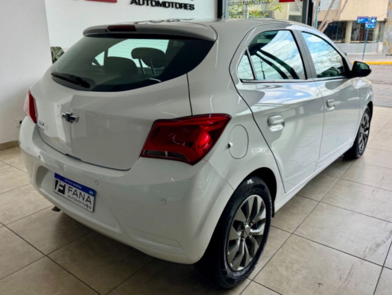 Chevrolet Onix Usado Financiado en Mendoza, deRuedas