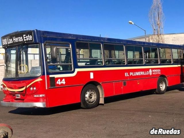 Colectivo Mercedes Benz Usado en Mendoza, deRuedas