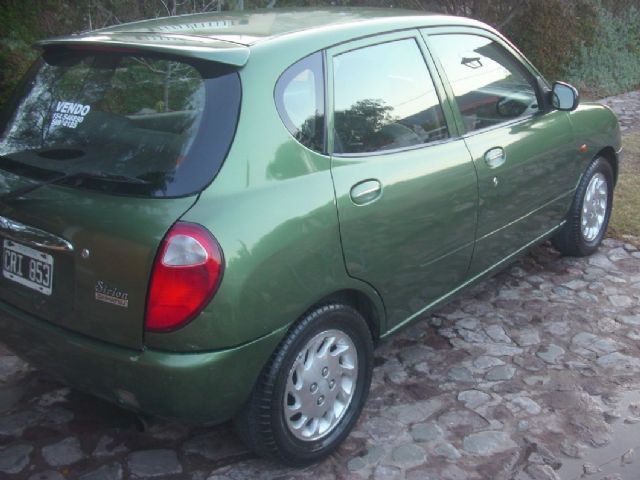 Daihatsu Sirion Usado en Mendoza, deRuedas