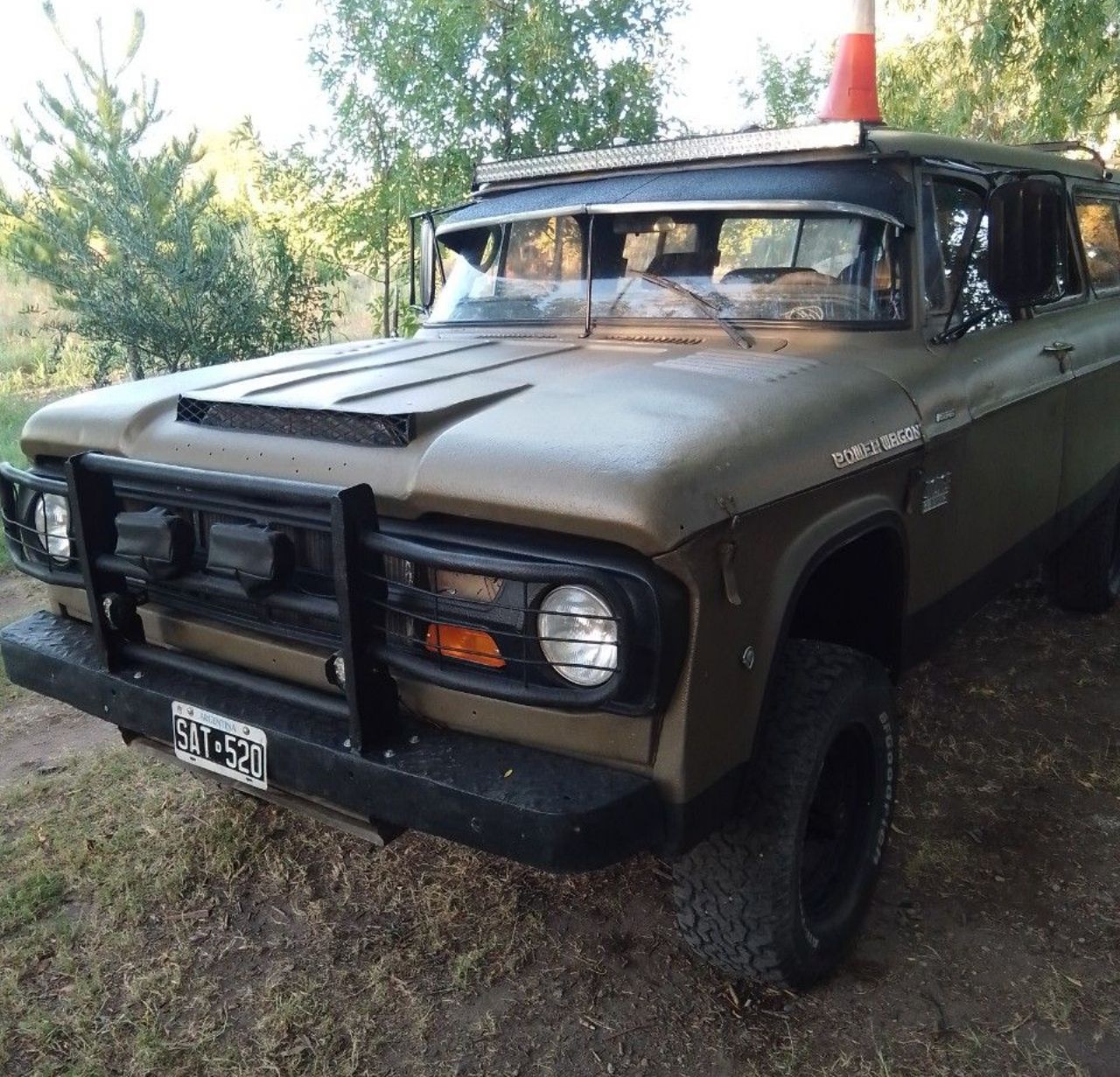 Dodge D Usada en Mendoza, deRuedas