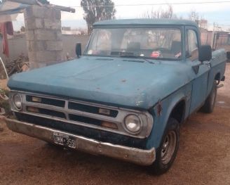 Dodge D Usada en Mendoza