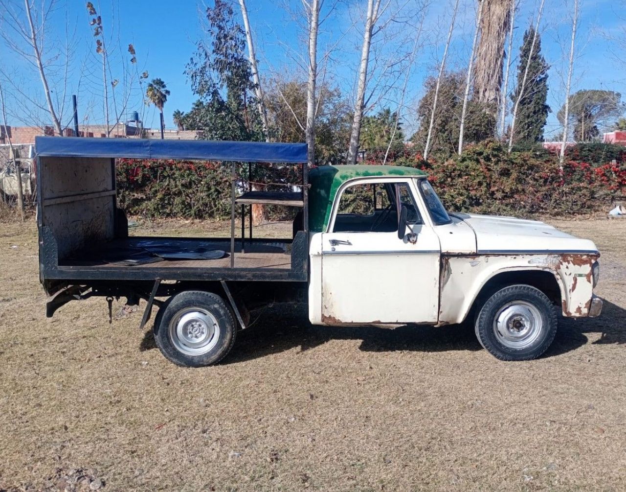 Dodge D Usada en Mendoza, deRuedas
