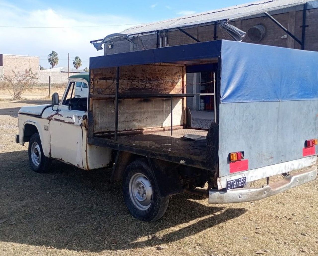 Dodge D Usada en Mendoza, deRuedas