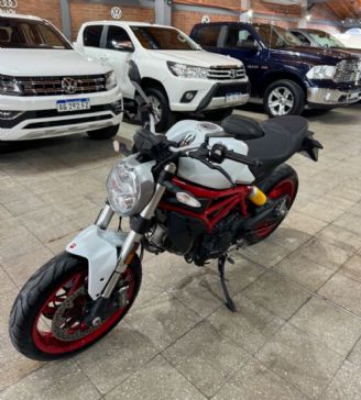 Ducati Monster Usada en San Juan