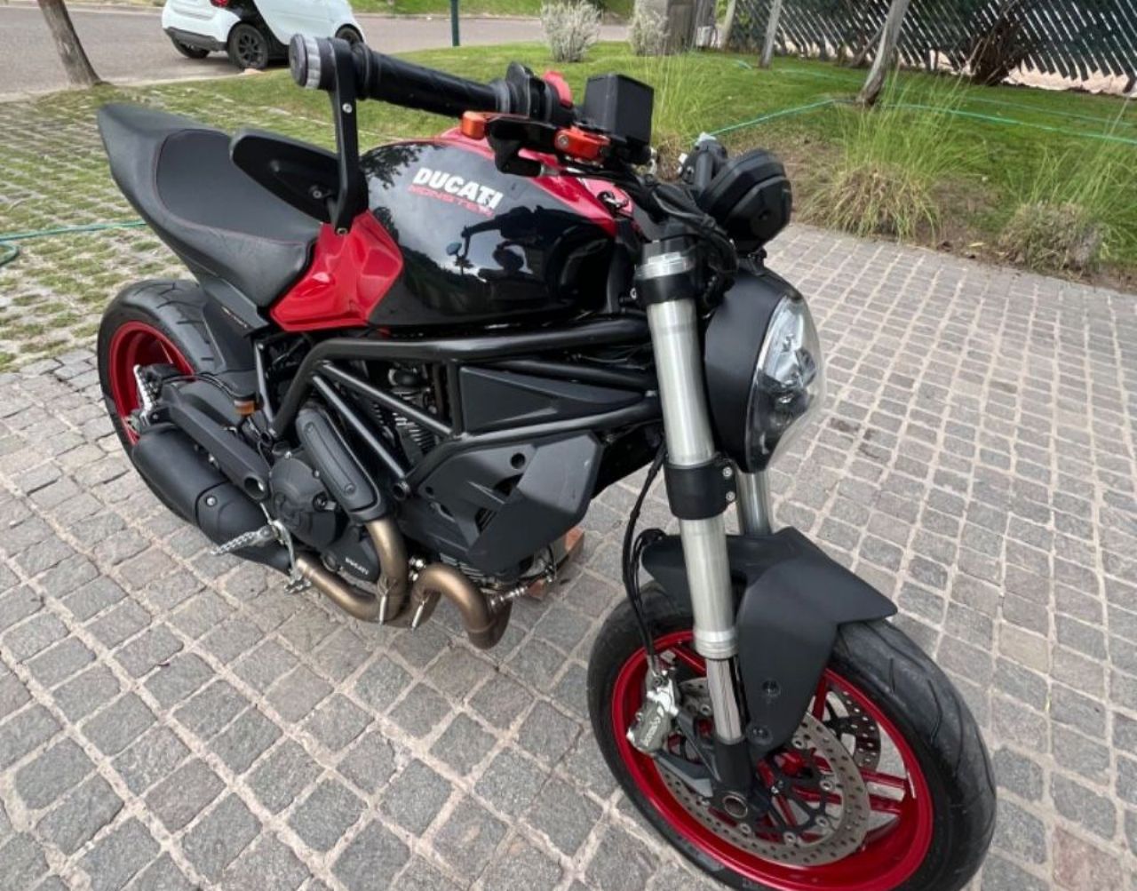 Ducati Monster Usada en Mendoza, deRuedas