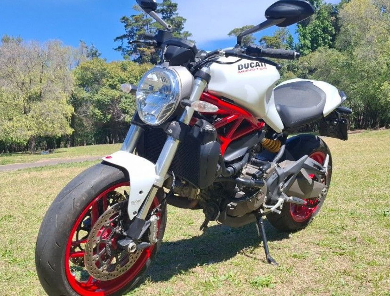 Ducati Monster Usada en Mendoza, deRuedas