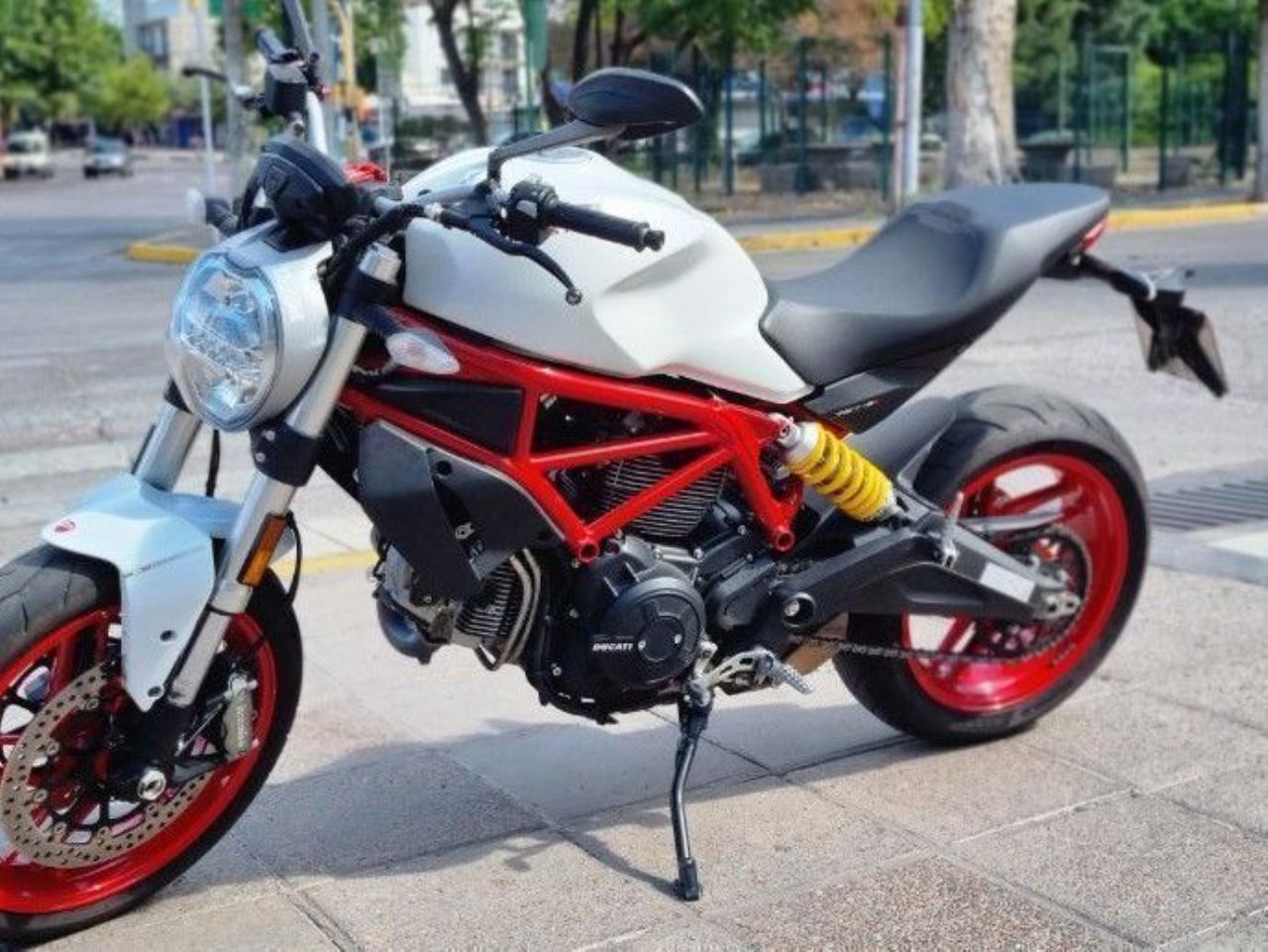Ducati Monster Usada en Mendoza, deRuedas
