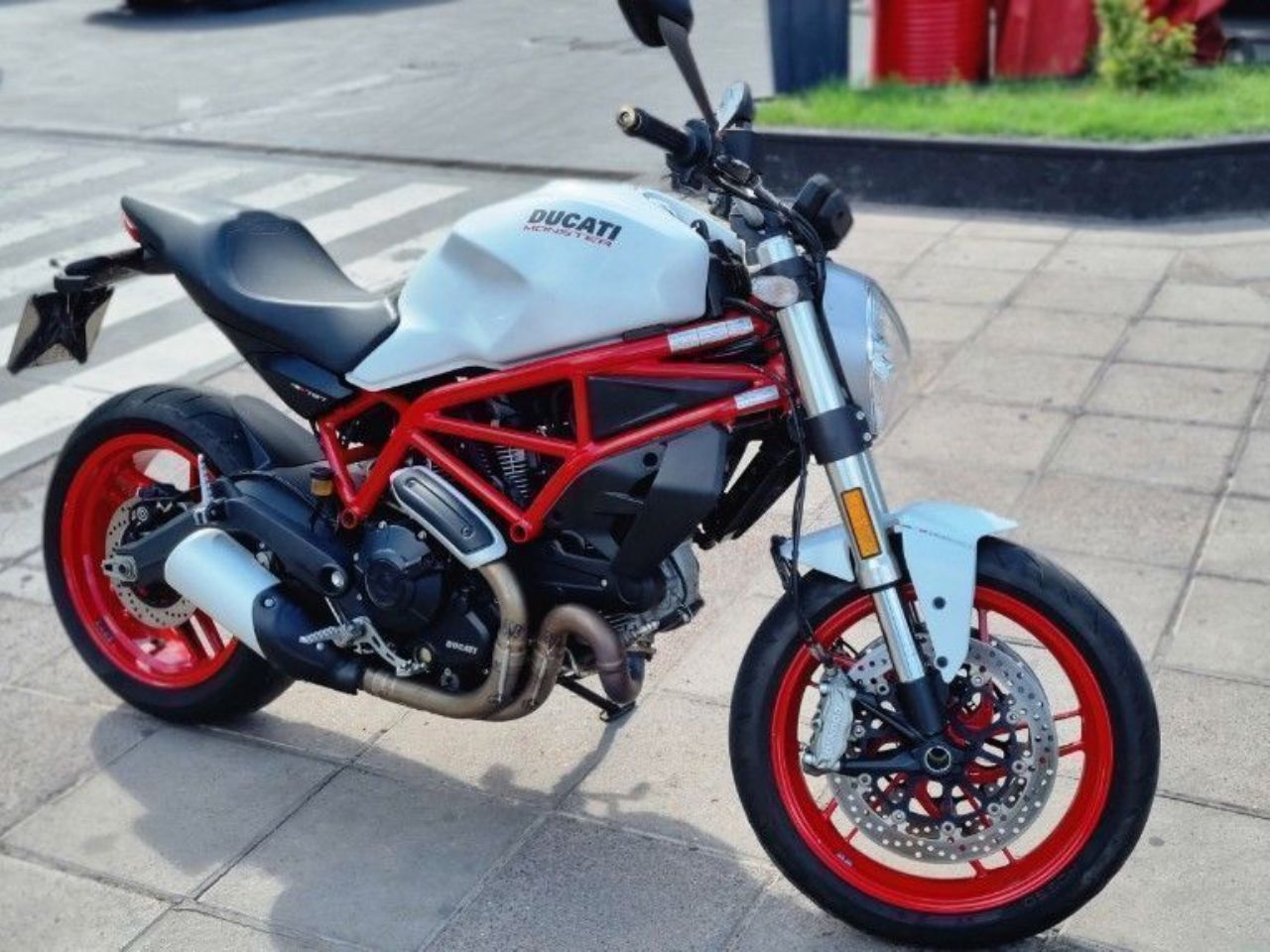 Ducati Monster Usada en Mendoza, deRuedas