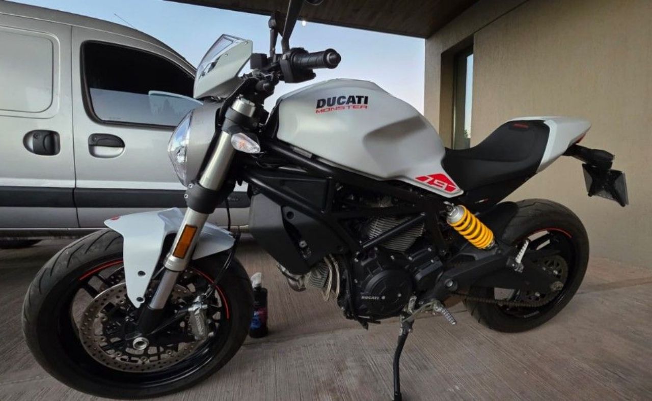 Ducati Monster Usada Financiado en Mendoza, deRuedas