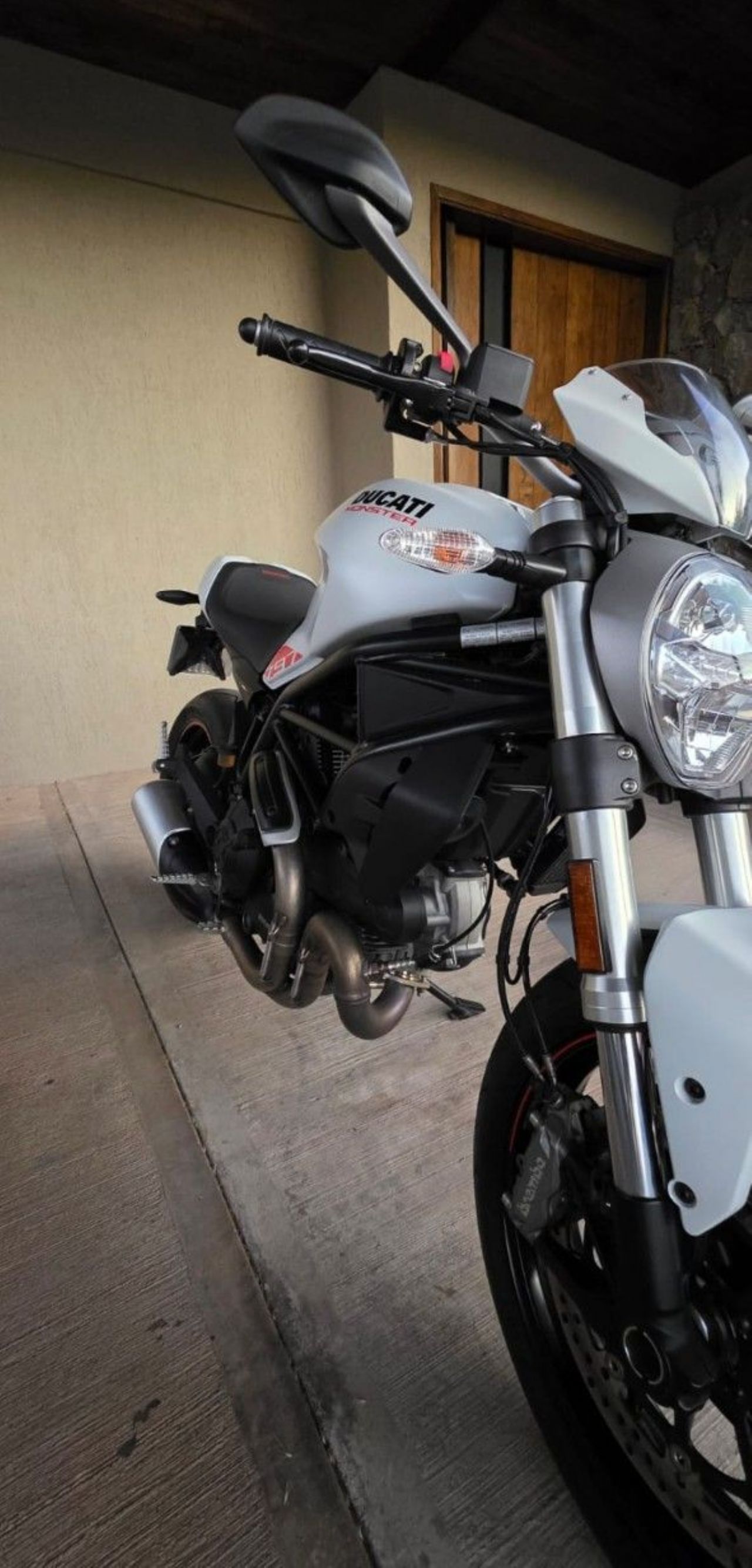 Ducati Monster Usada Financiado en Mendoza, deRuedas
