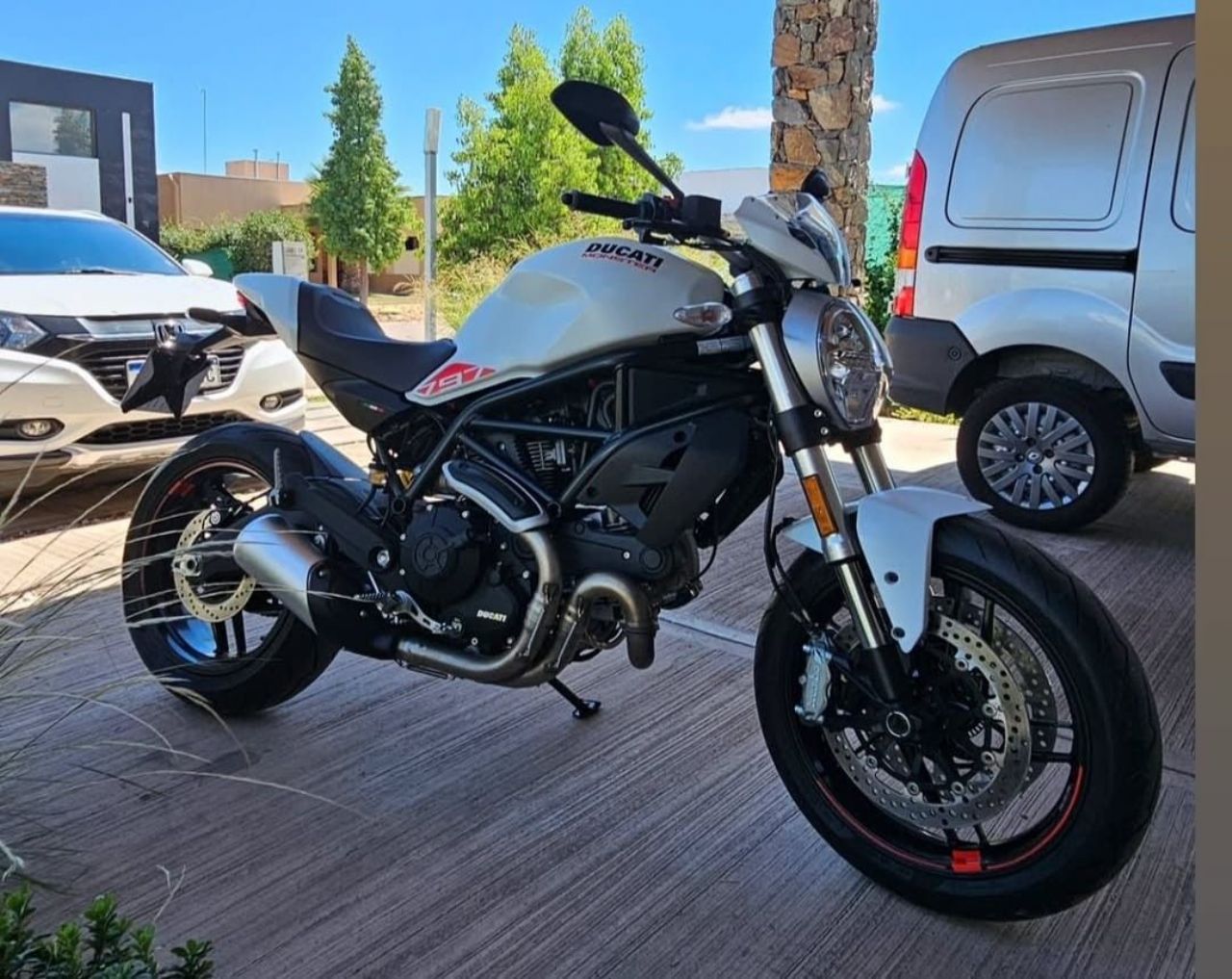 Ducati Monster Usada Financiado en Mendoza, deRuedas