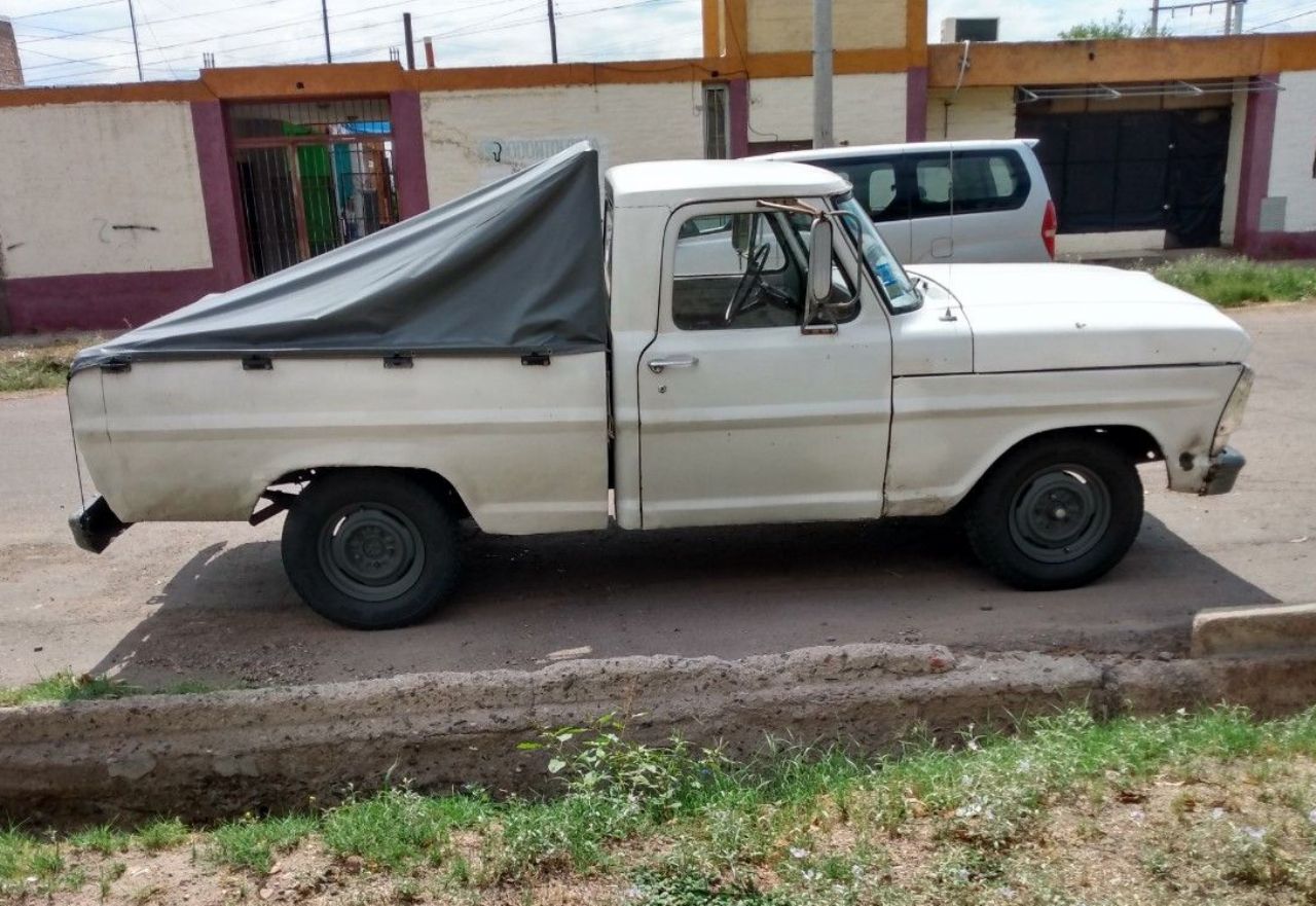 Ford F-100 Usada en Mendoza, deRuedas