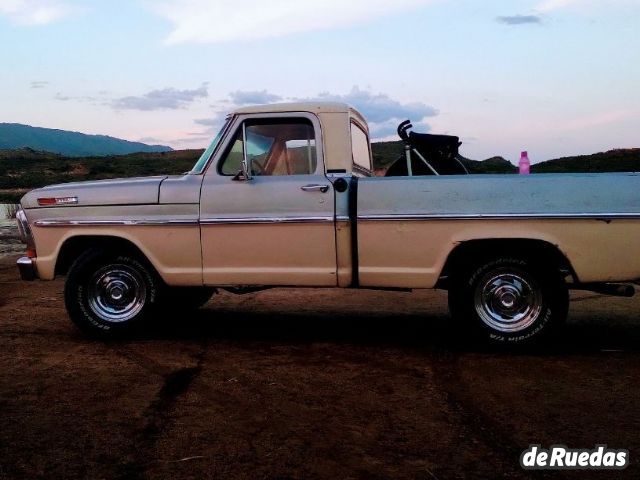 Ford F-100 Usada en San Luis, deRuedas