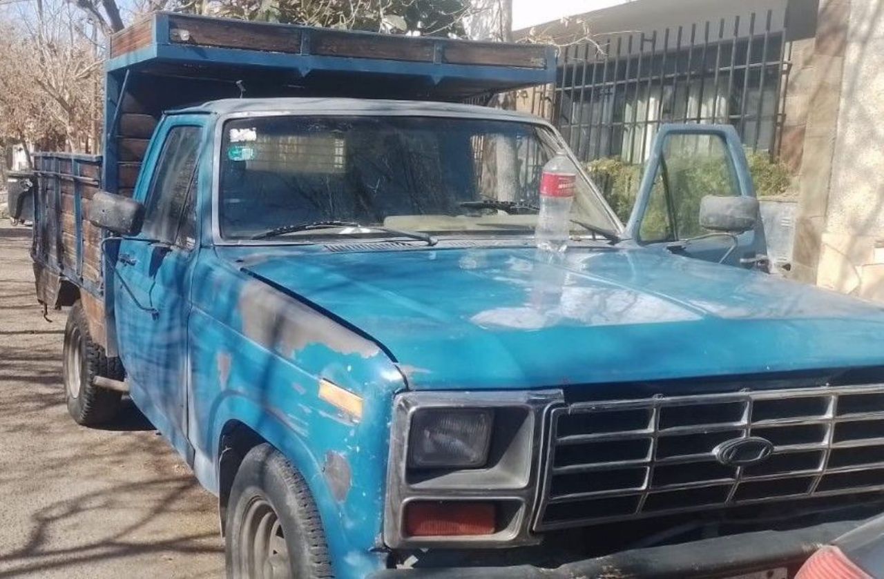 Ford F-100 Usada en Mendoza, deRuedas