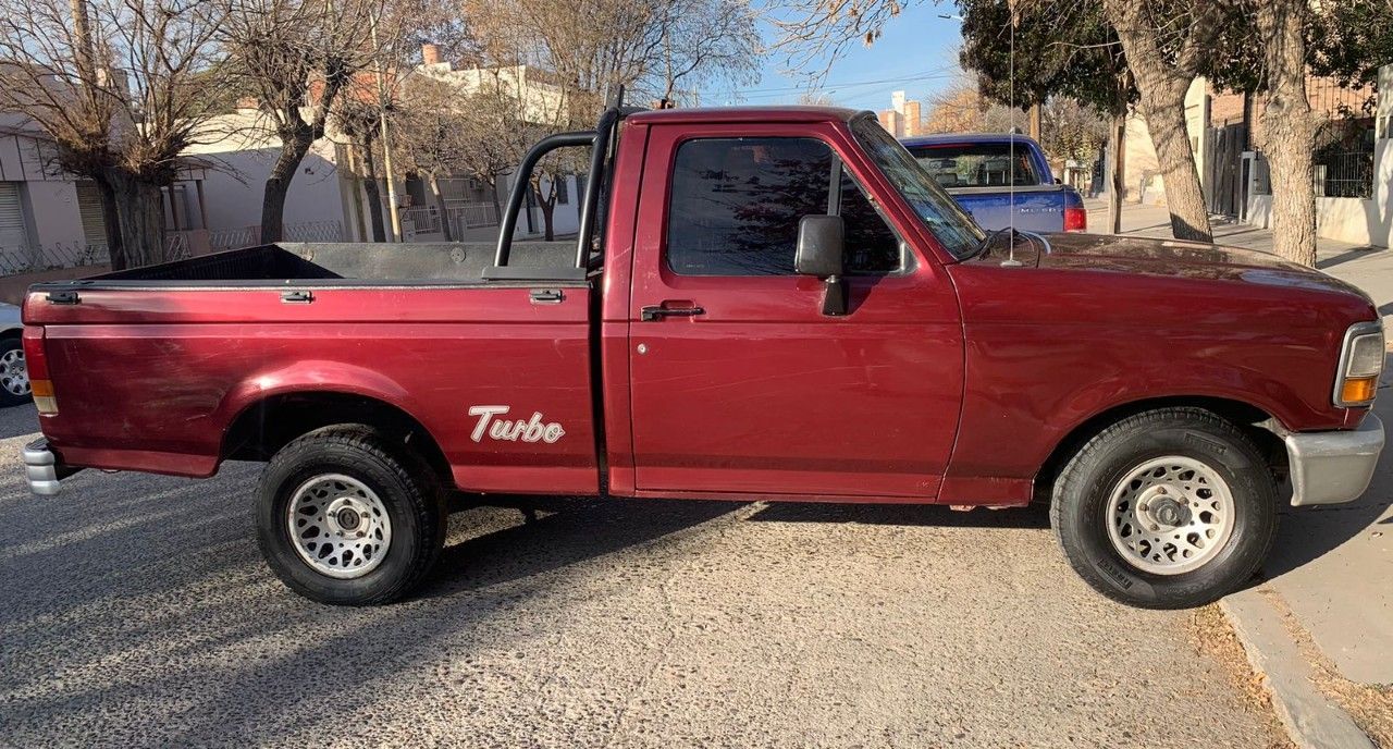 Ford F-100 Usada en Río Negro, deRuedas