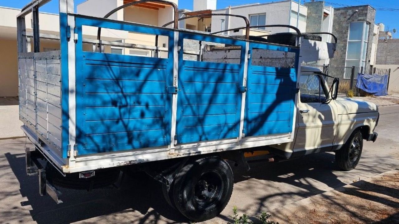 Ford F-350 Usado en Mendoza, deRuedas