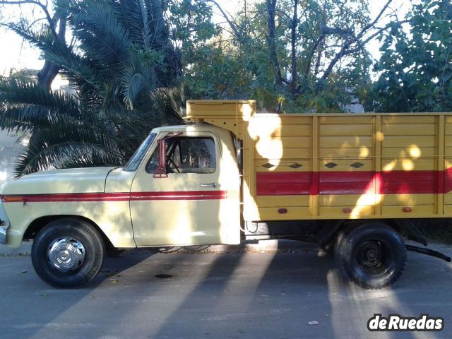 Ford F-350 Usada en Mendoza, deRuedas