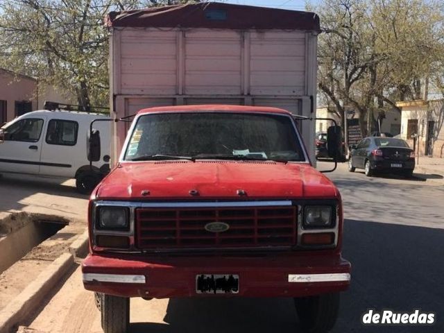 Ford F-350 Usada en Mendoza, deRuedas