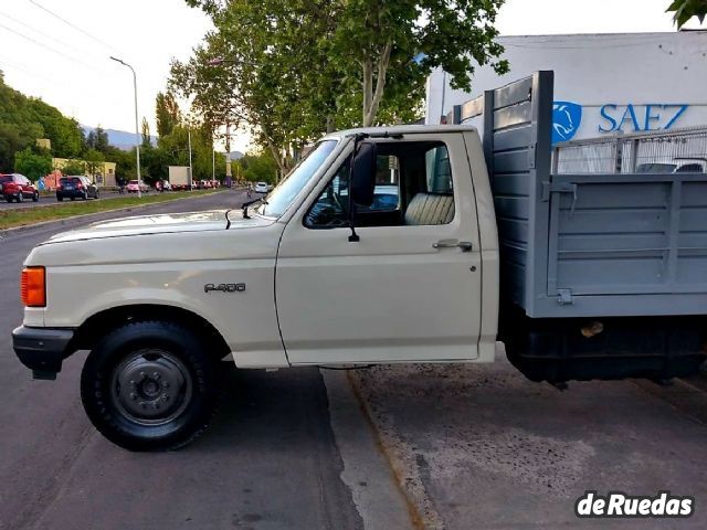 Ford F-400 Usado en Mendoza, deRuedas