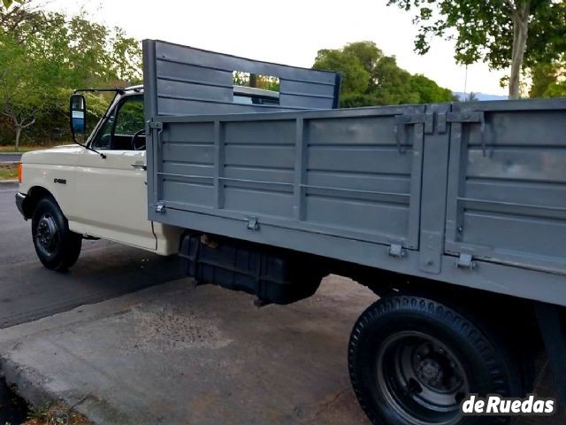 Ford F-400 Usado en Mendoza, deRuedas