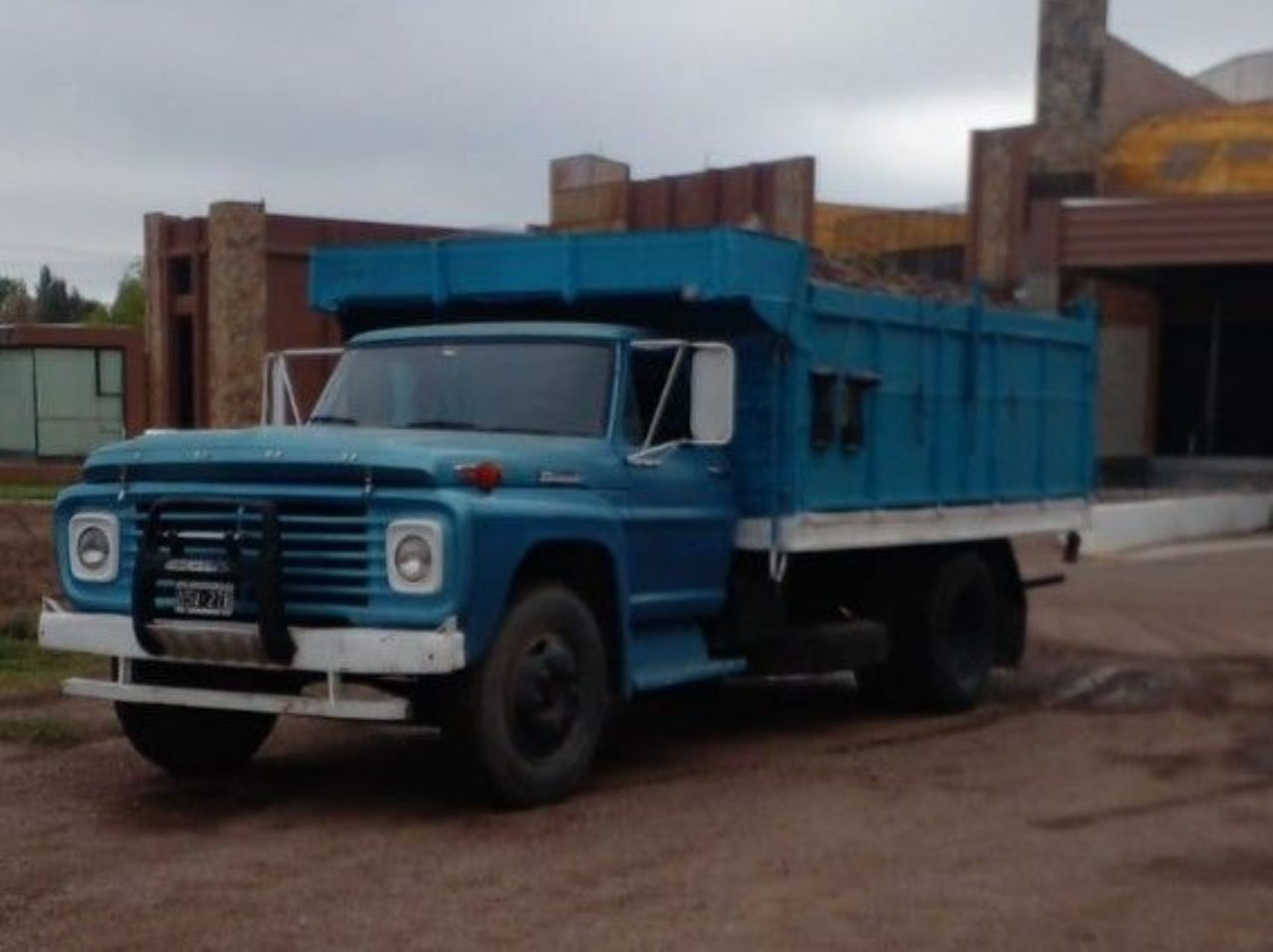 Ford F-700 Usado en Mendoza, deRuedas