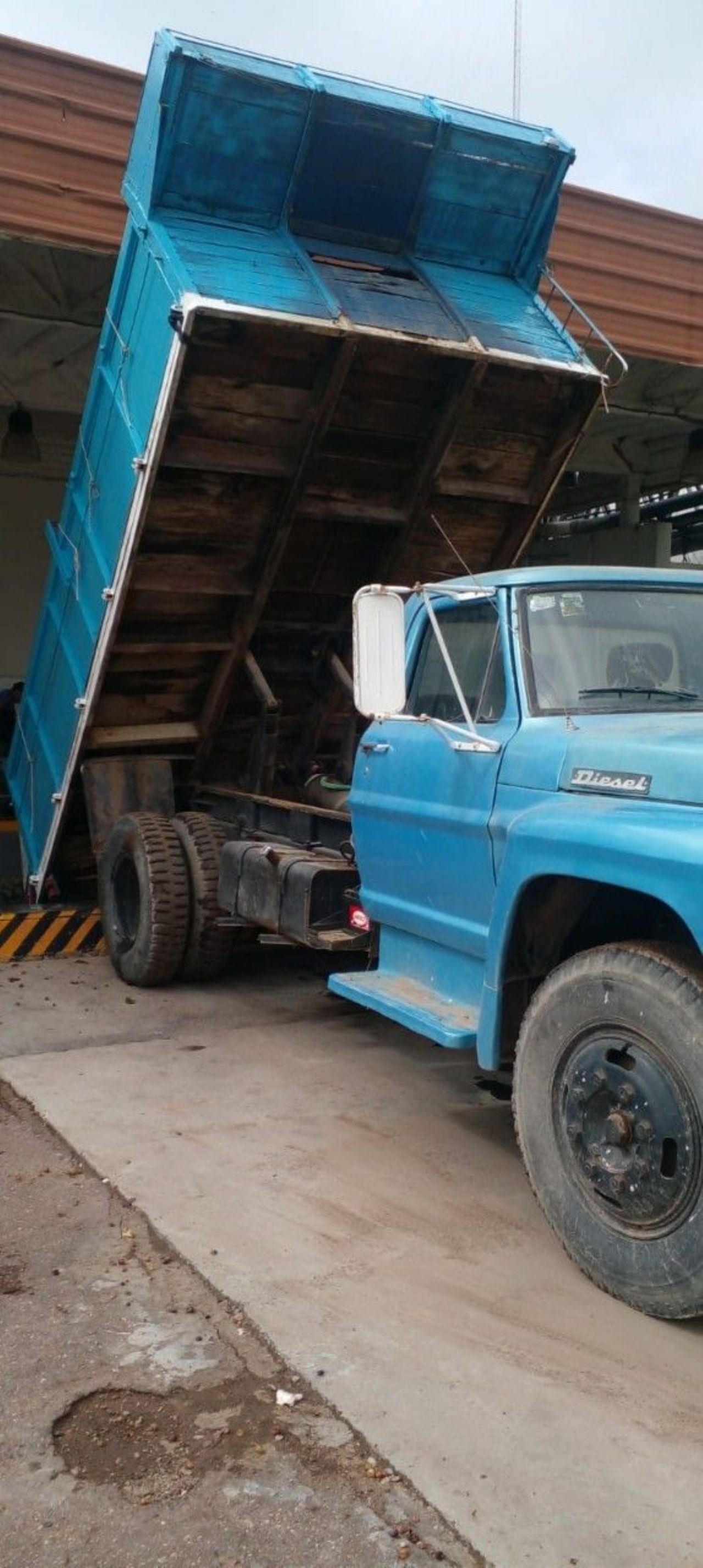 Ford F-700 Usado en Mendoza, deRuedas