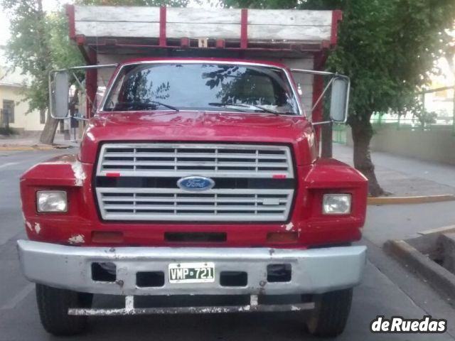 Ford F-700 Usado en Mendoza, deRuedas