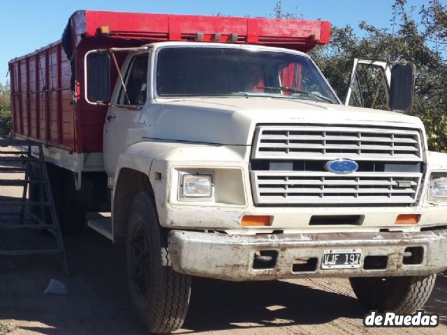 Ford F-700 Usado en Mendoza, deRuedas