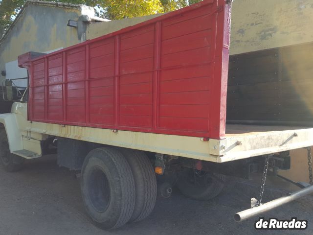 Ford F-700 Usado en Mendoza, deRuedas