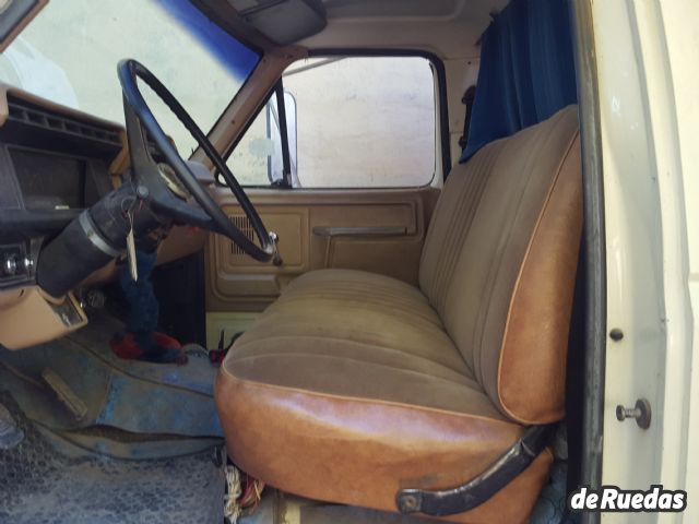 Ford F-700 Usado en Mendoza, deRuedas