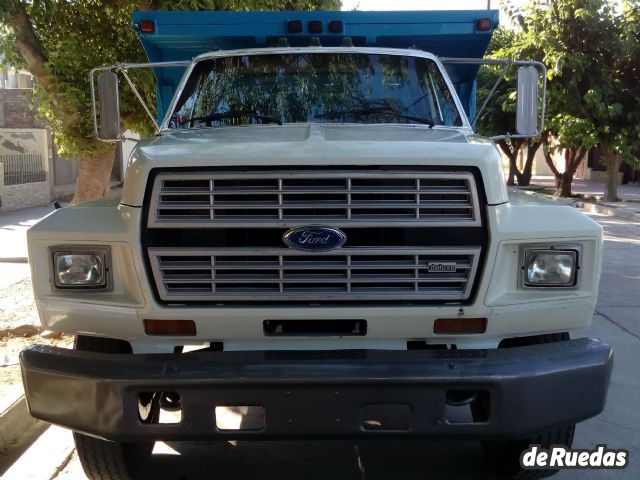 Ford F-7000 Usado en Mendoza, deRuedas