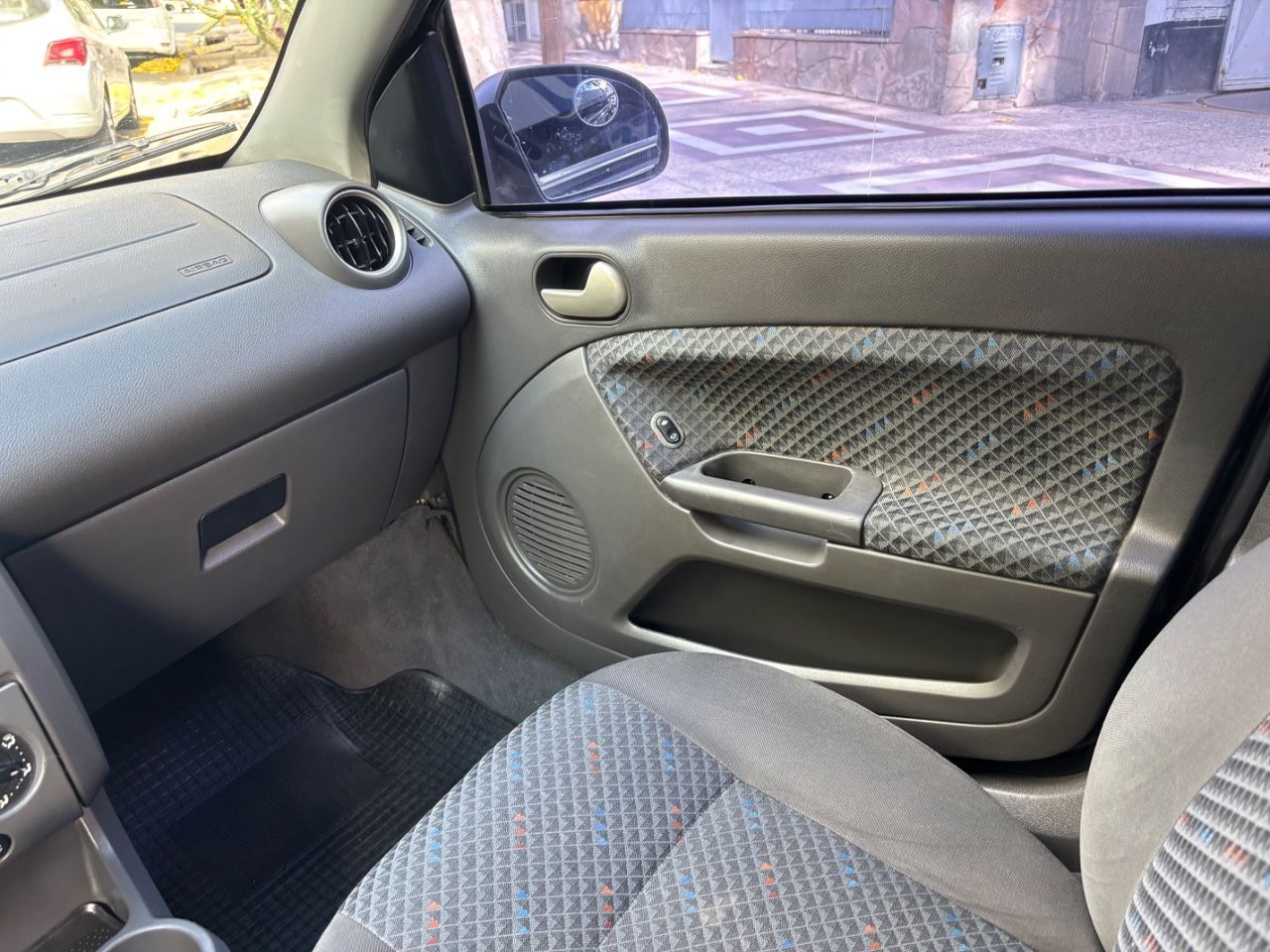 Ford Fiesta Usado Financiado en Mendoza, deRuedas