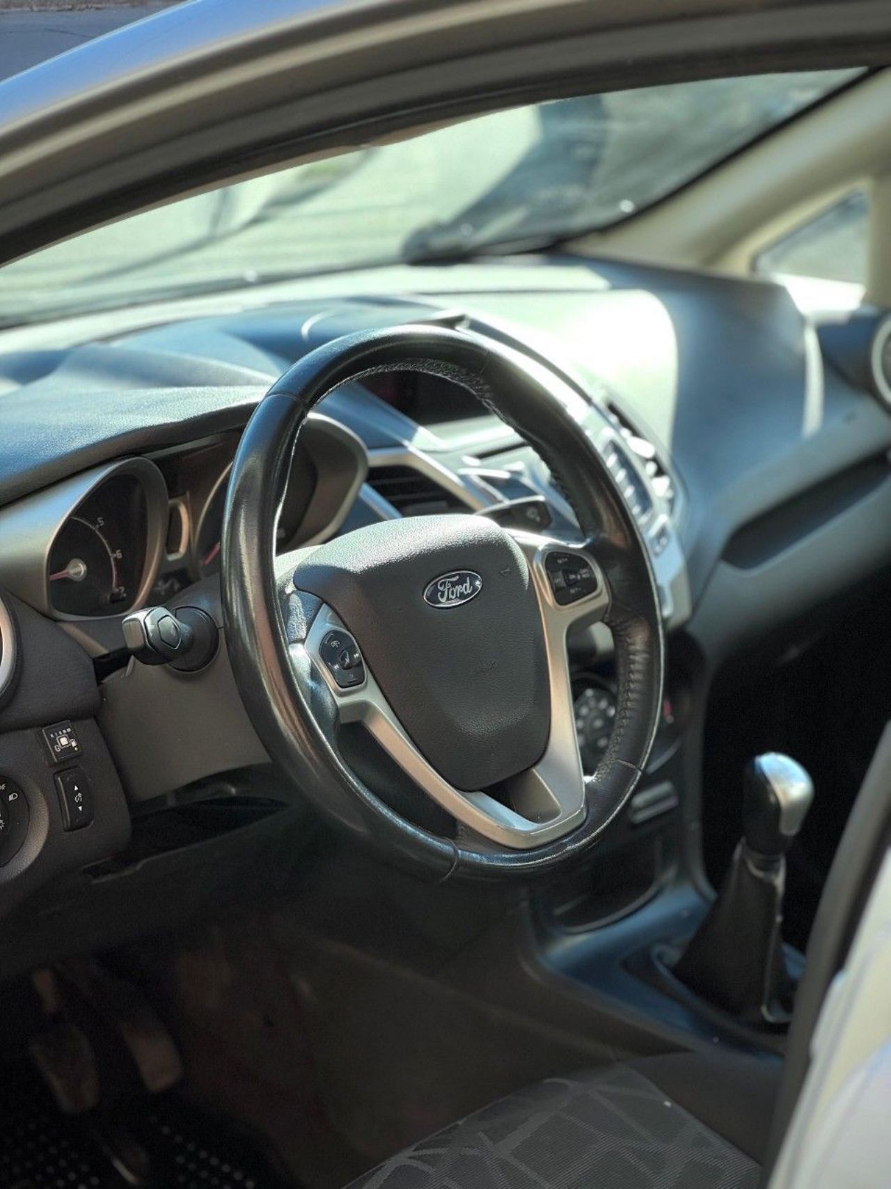 Ford Fiesta KD Usado en Córdoba, deRuedas