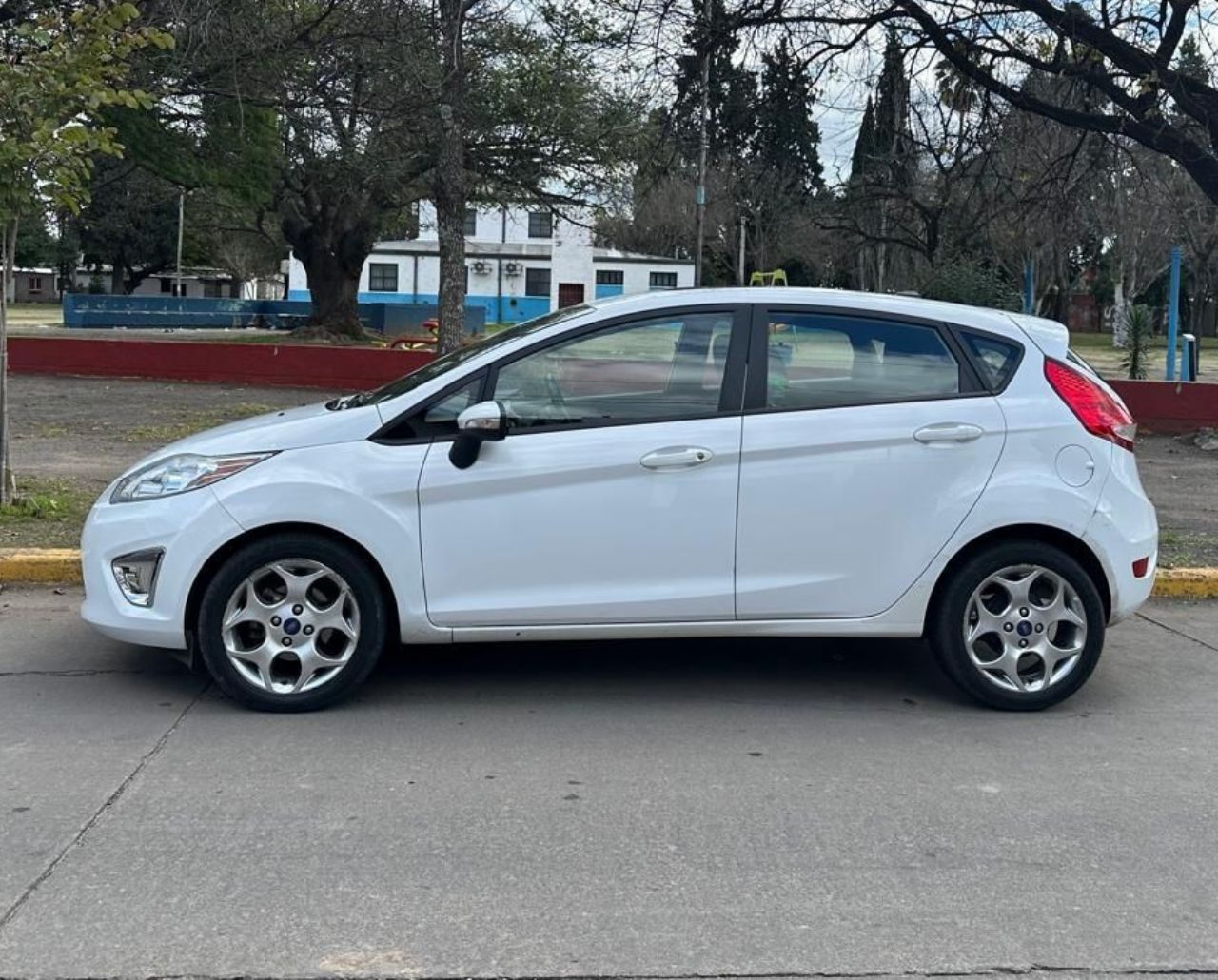 Ford Fiesta KD Usado en Córdoba, deRuedas