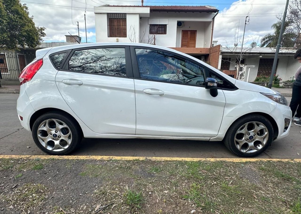 Ford Fiesta KD Usado en Córdoba, deRuedas