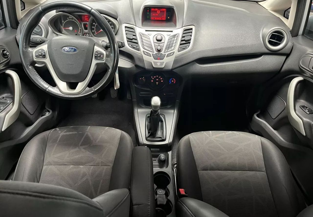 Ford Fiesta KD Usado en Córdoba, deRuedas