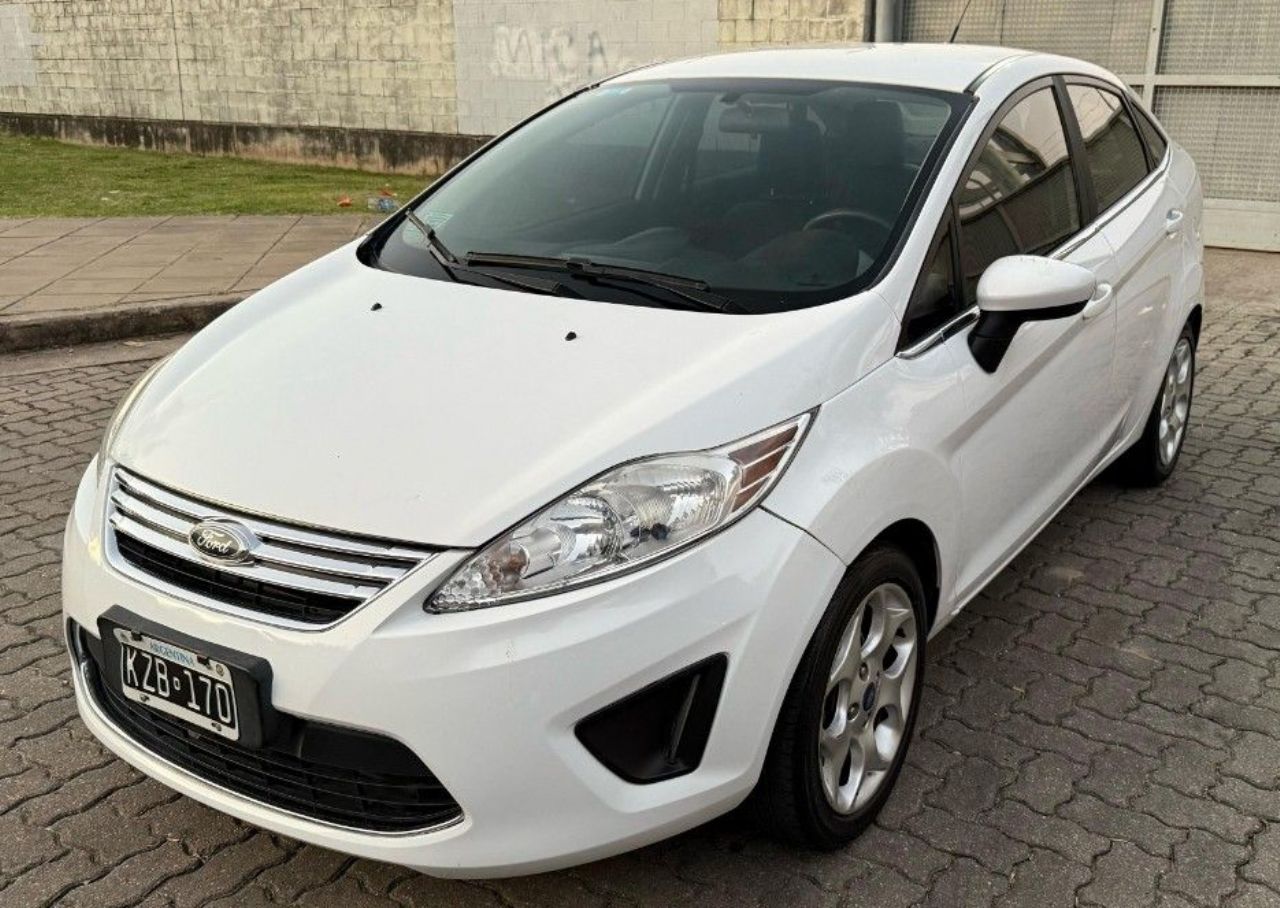 Ford Fiesta KD Usado en Córdoba, deRuedas