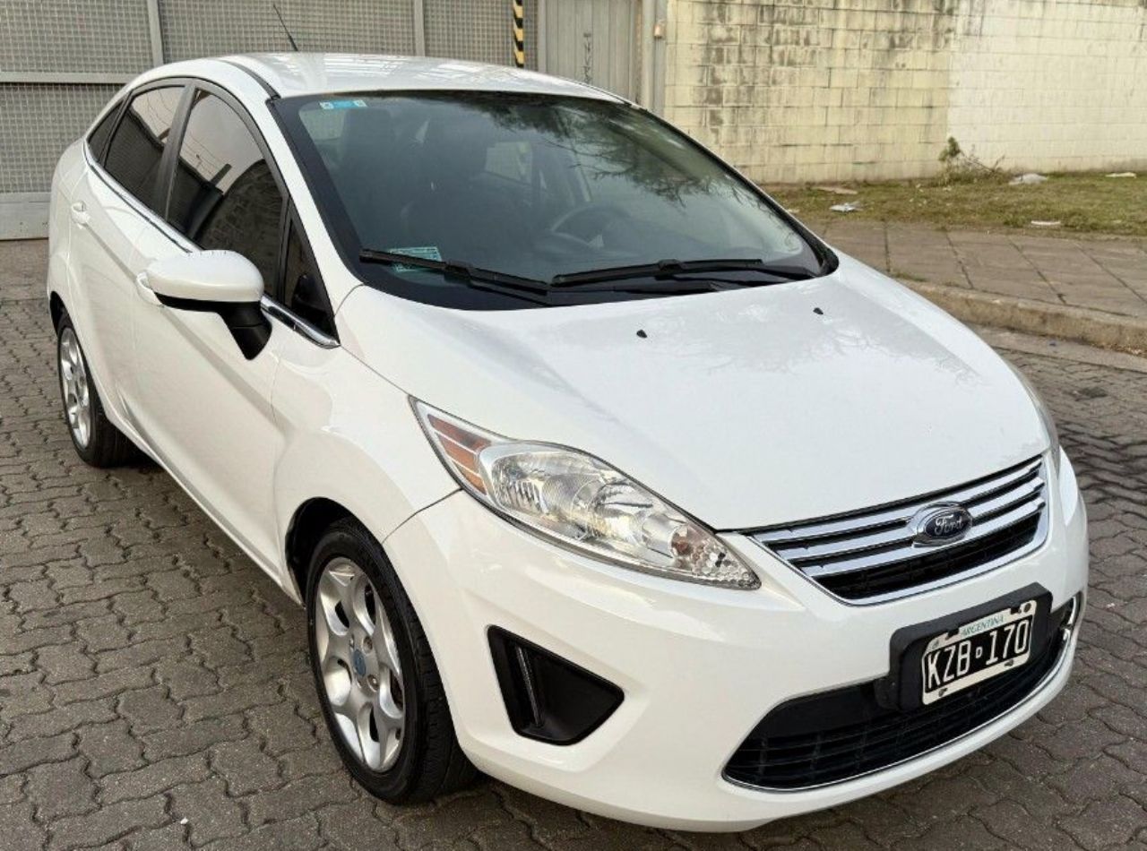 Ford Fiesta KD Usado en Córdoba, deRuedas
