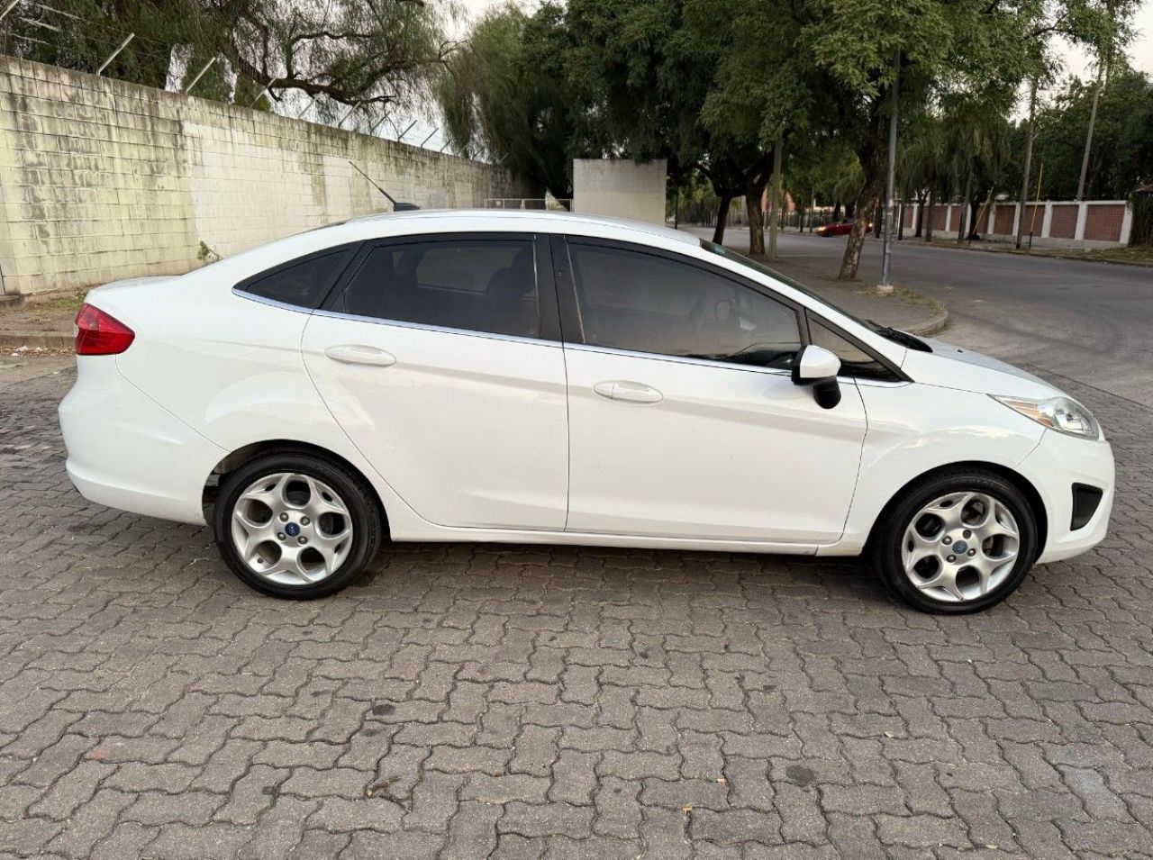 Ford Fiesta KD Usado en Córdoba, deRuedas