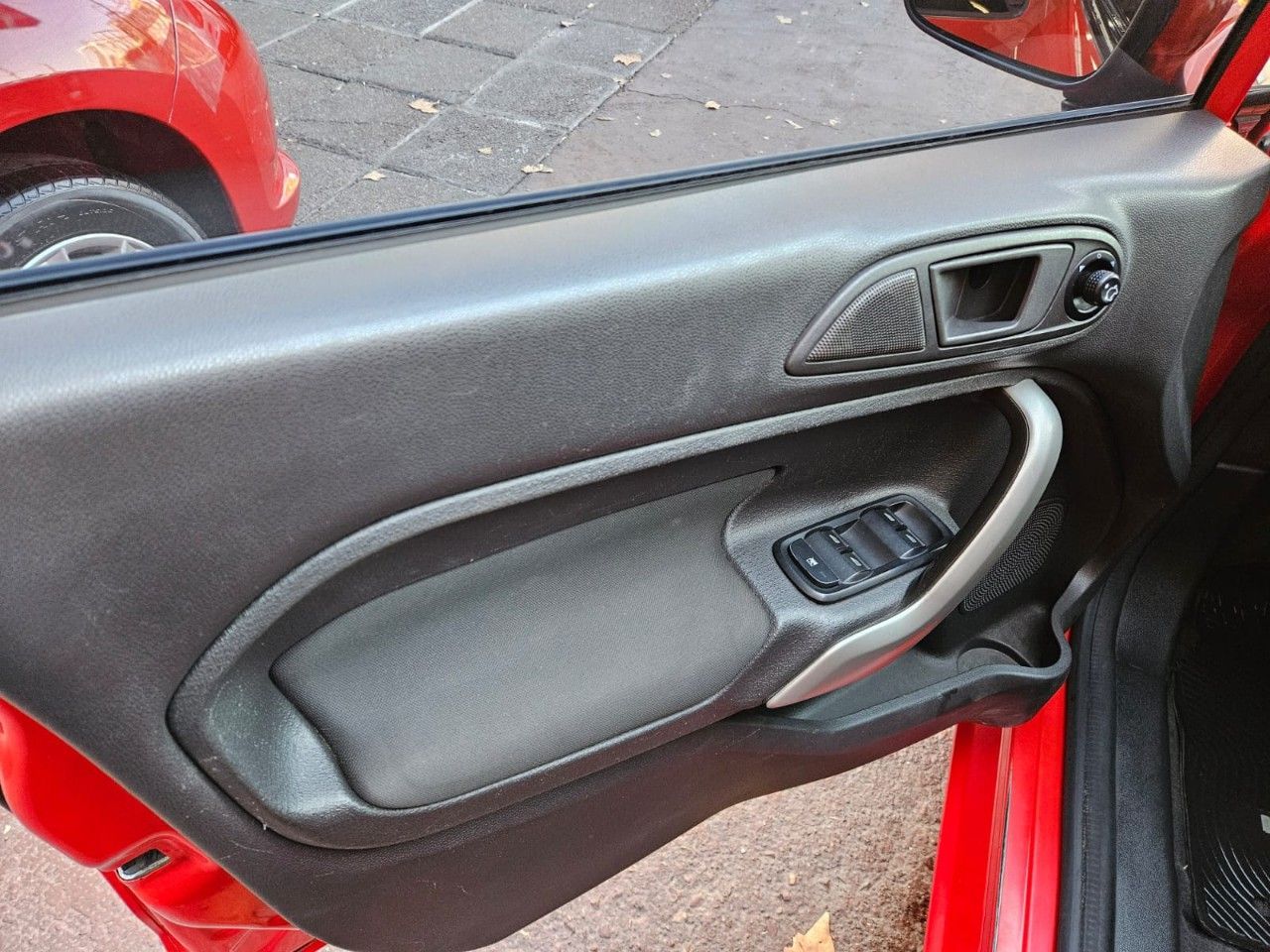 Ford Fiesta KD Usado en Mendoza, deRuedas