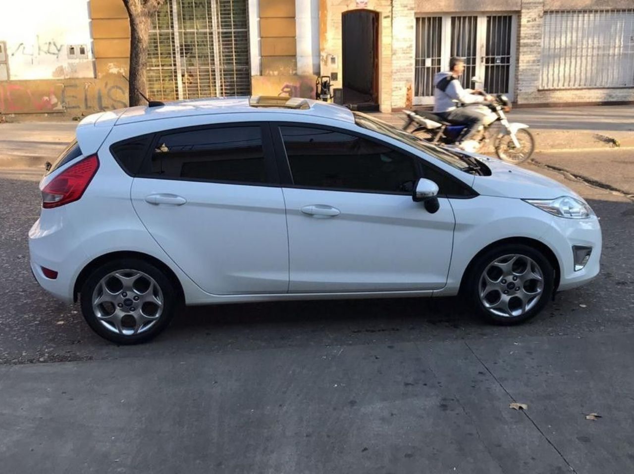 Ford Fiesta KD Usado en Santa Fe, deRuedas