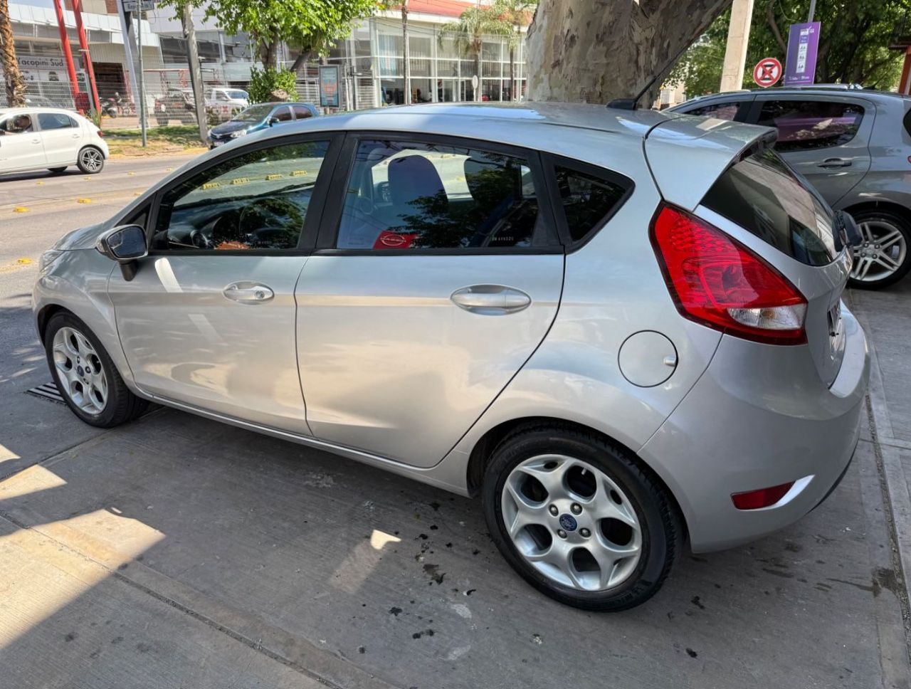 Ford Fiesta KD Usado en Mendoza, deRuedas