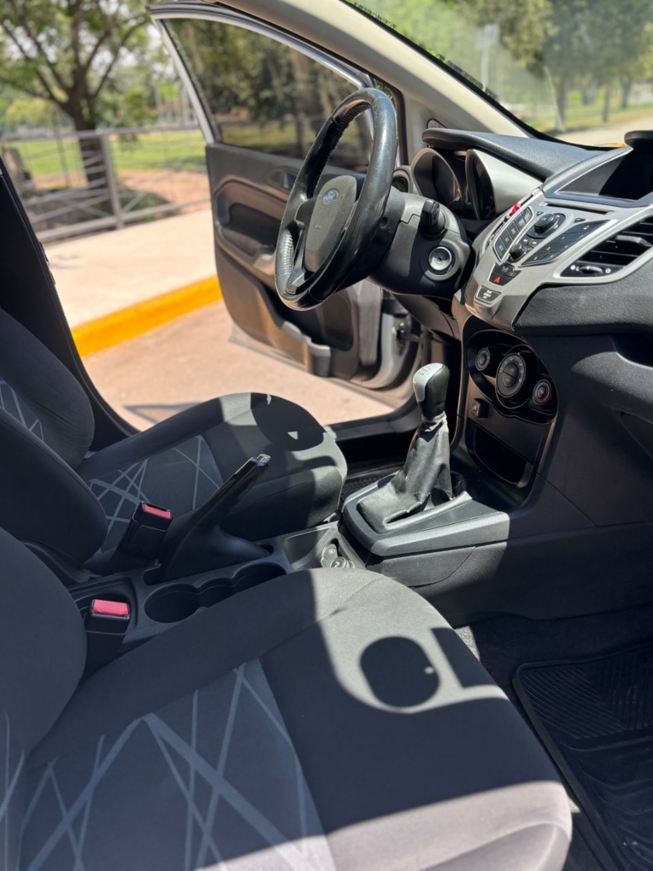 Ford Fiesta KD Usado Financiado en Mendoza, deRuedas