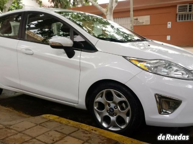 Ford Fiesta KD Usado en San Juan, deRuedas