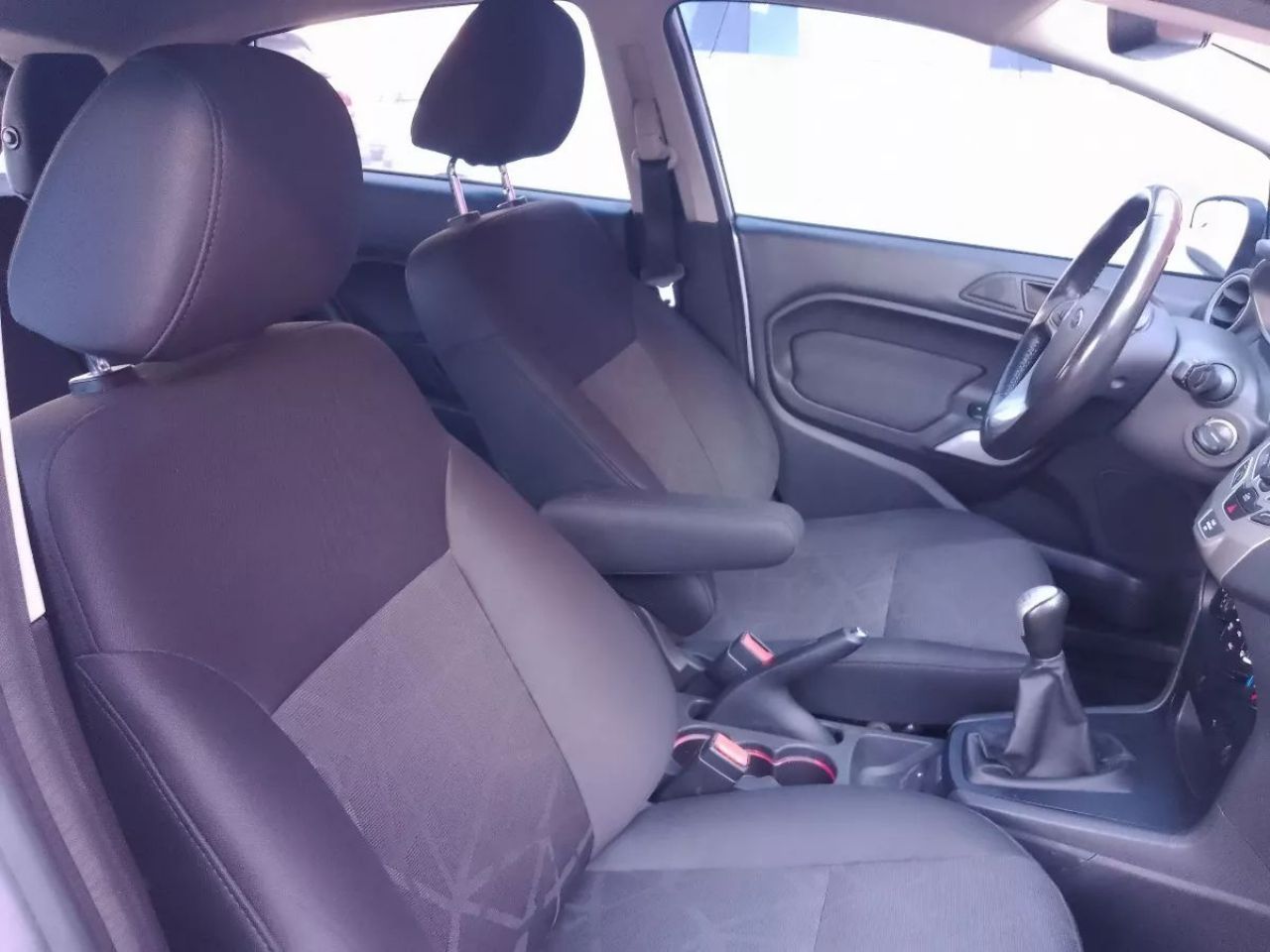 Ford Fiesta KD Usado en Córdoba, deRuedas