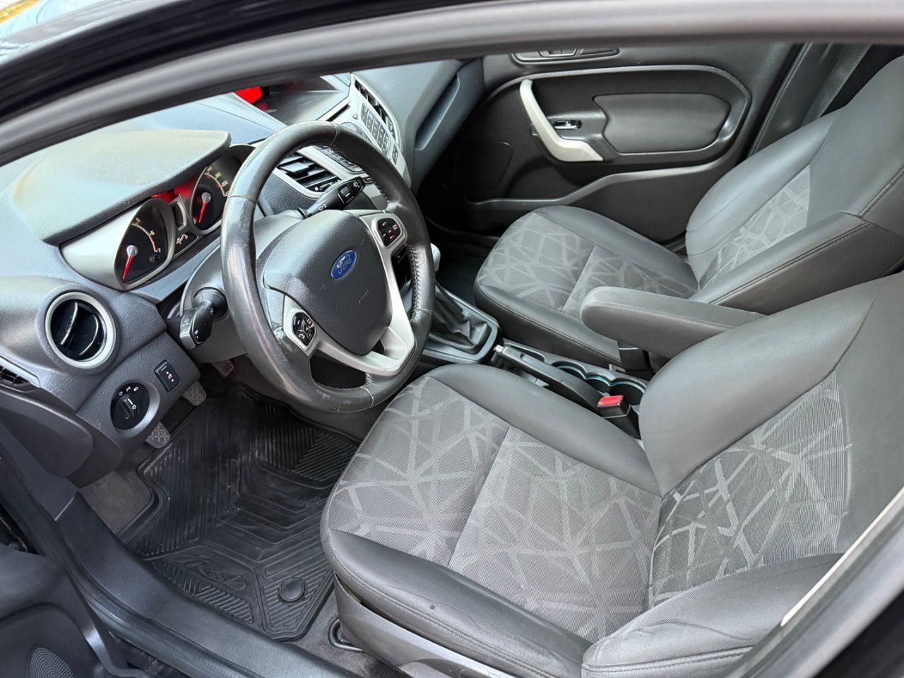 Ford Fiesta KD Usado en San Luis, deRuedas