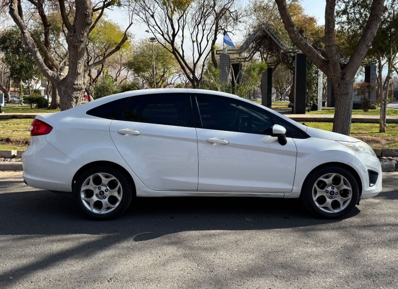 Ford Fiesta KD Usado en Mendoza, deRuedas