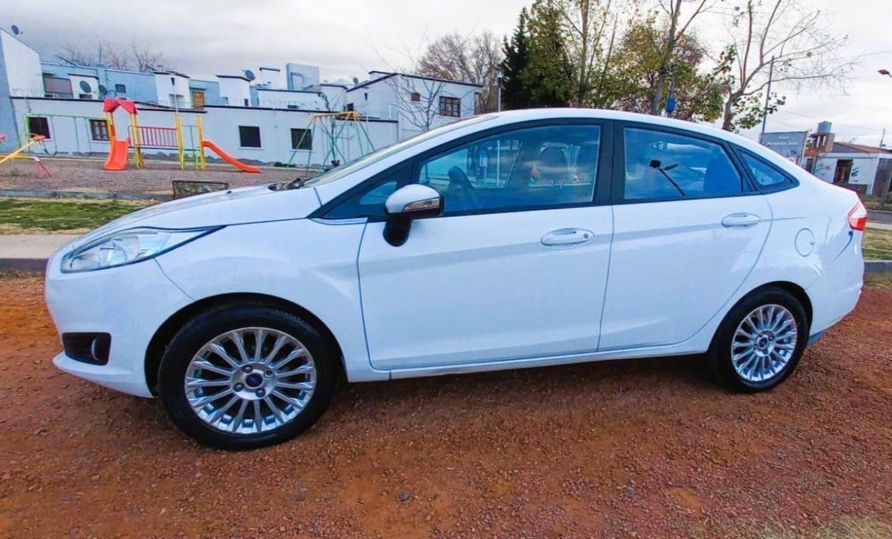Ford Fiesta KD Usado en Mendoza, deRuedas